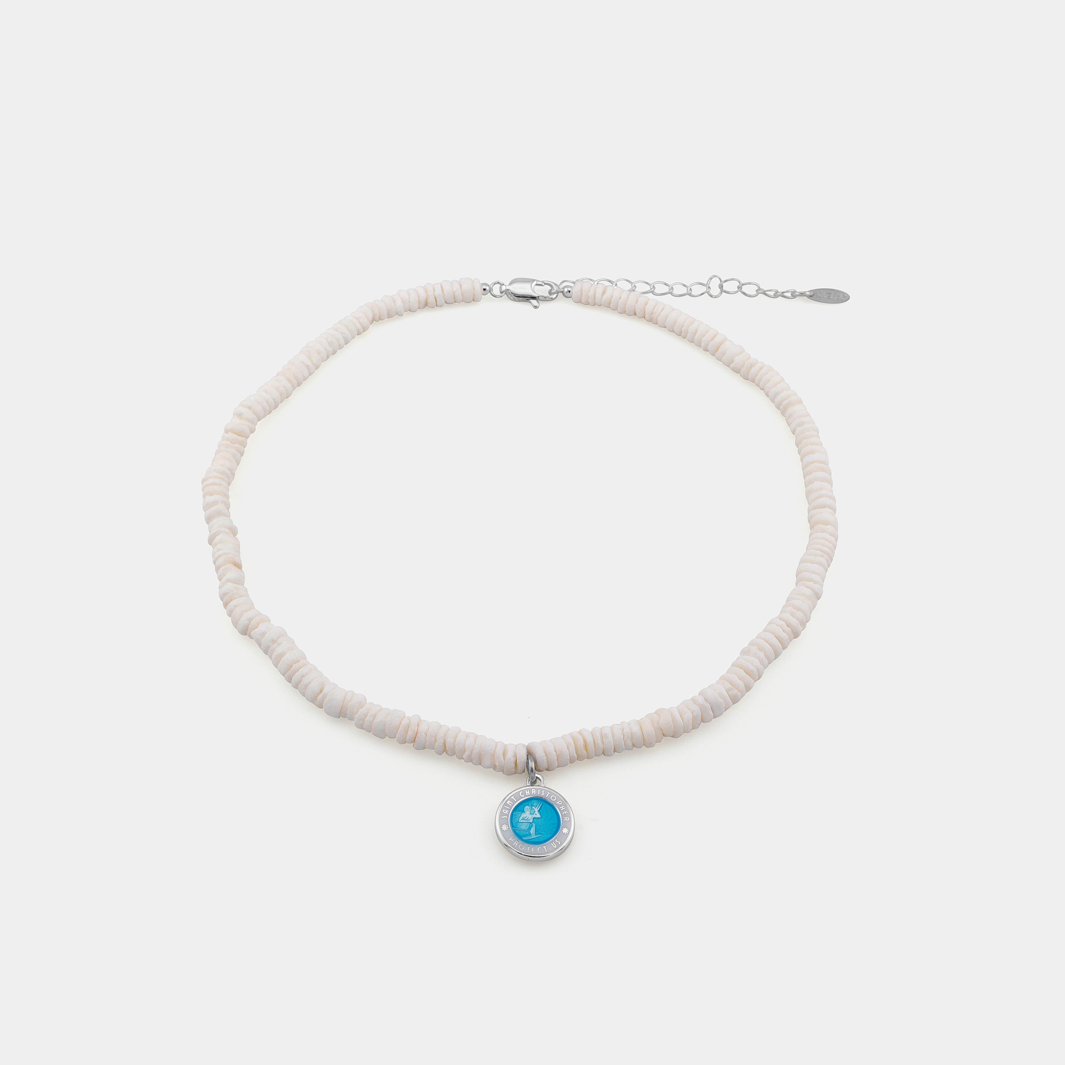Collier ras du cou à perles décolorées par le soleil